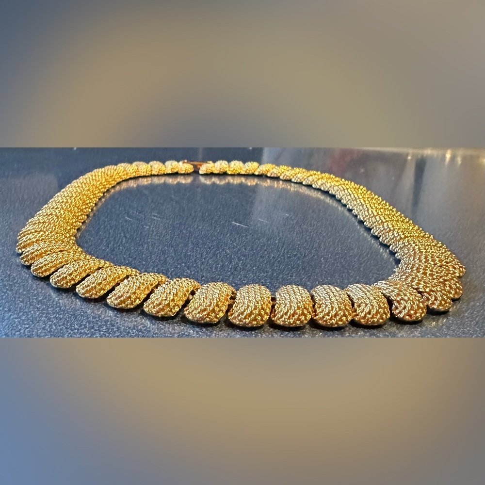 NAPIER Signed  Vintage 1980’s Gold-Tone Textured Link Chunky Necklace Over Clasp - Picture 11 of 17